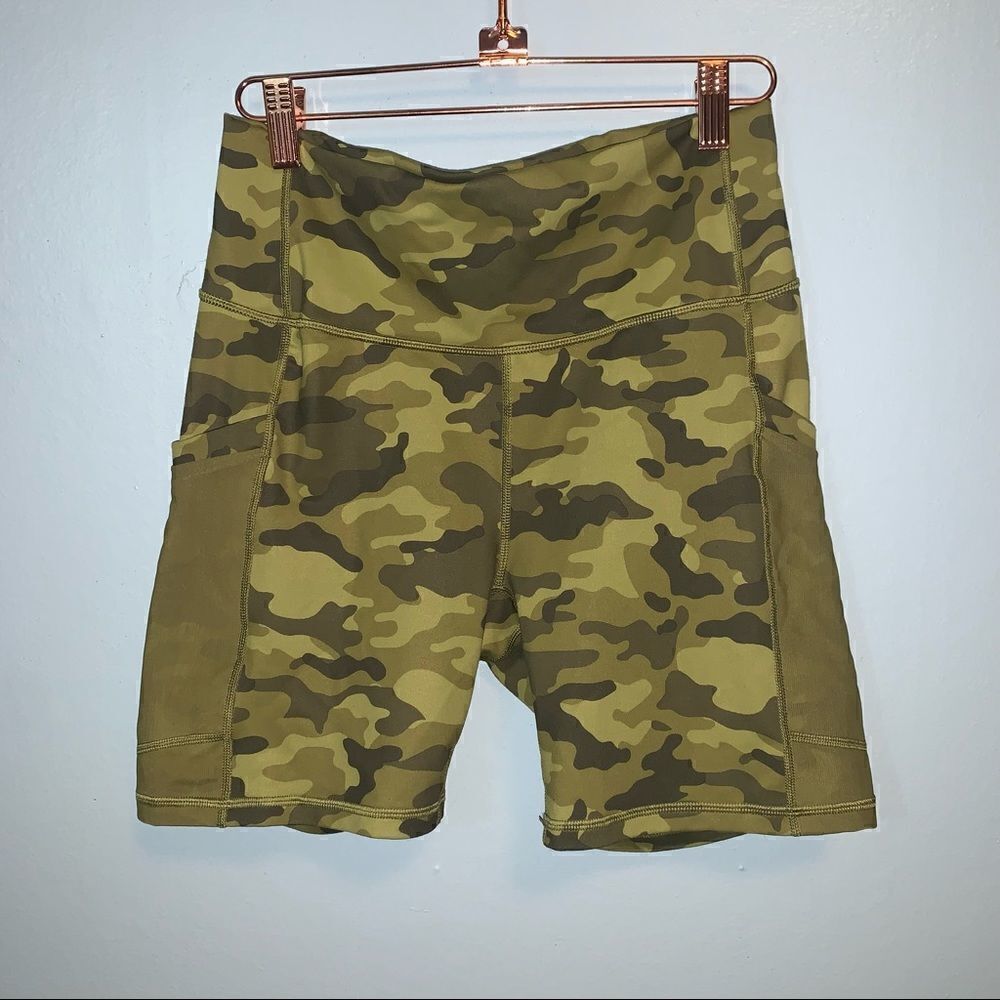 Fabletics camo biker shorts Small